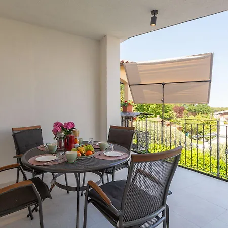 Helles Nur 350 Meter Zum Mit Meerblick Und Schoener Terrasse Daire