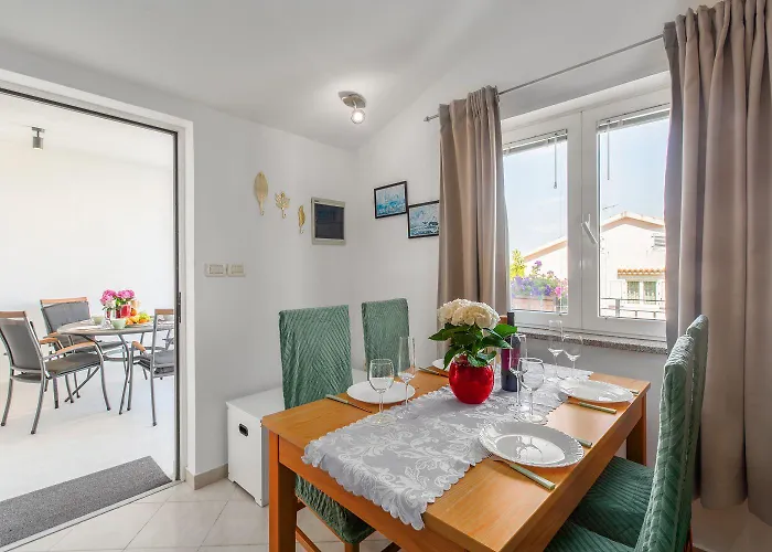 Helles Nur 350 Meter Zum Mit Meerblick Und Schoener Terrasse * Poreč