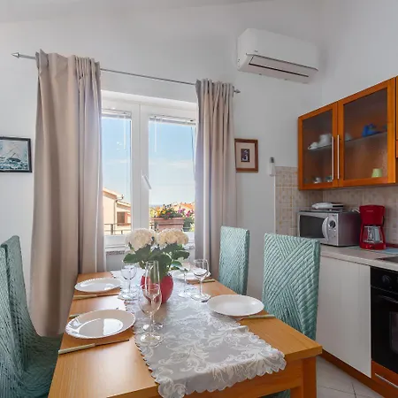 Apartment Helles Nur 350 Meter Zum Mit Meerblick Und Schoener Terrasse