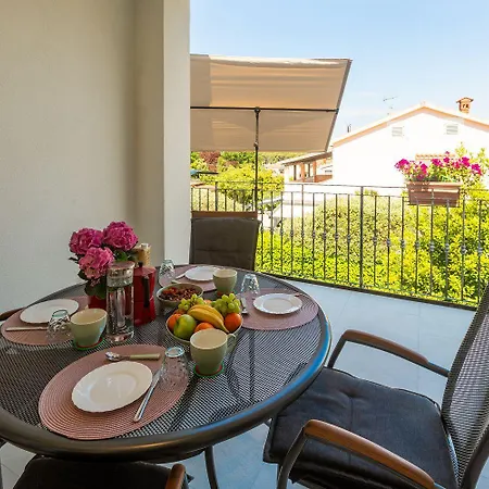 Helles Nur 350 Meter Zum Mit Meerblick Und Schoener Terrasse * Poreč